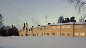 Asylsökande har flyttat in i skandalhusen.