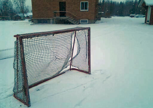 Ang isang katulad na GOAL ay ninakaw mula sa mga ice rink i Anundgård.