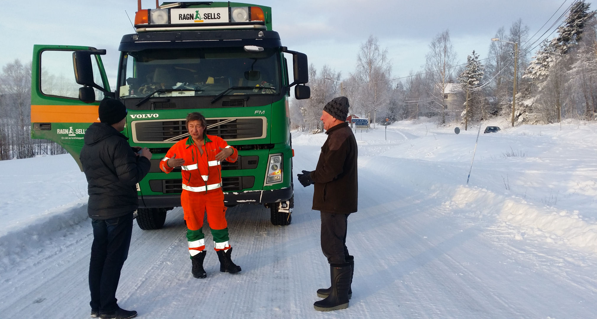 Besprekings oor Mack konstruksie op die hoofpad in Holm.