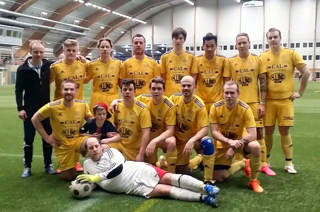Silvermedaljörer i Sundcupen 2016. På bilden stående; Andreas Lundberg, Linus Frisk, Kent Ringlöv, Yevhen Ponomarenko, Andreas Moreau, Matee Metta, Erik Björk, Robin Bergman. På knä; Niklas Wikholm, maskoten, Patrik Matsson, Larsa Sollén, Johan Rudin, Thomas Eriksson. Liggande; Peter Lind.